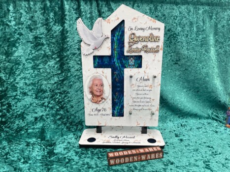 Beautifully detailed woodenwares memorial