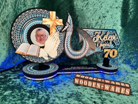 Elegant birthday key