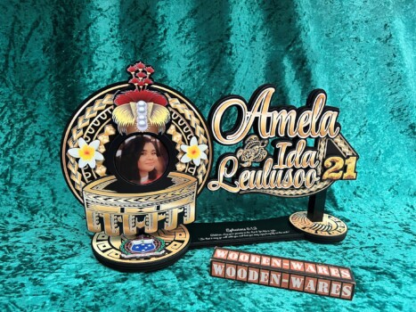 Gold-toned wooden necklace