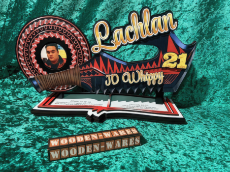 Elegant wooden key holder