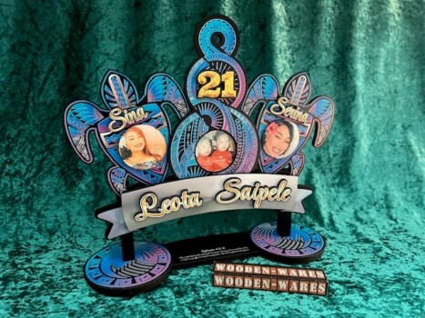 Modern engraved wooden design